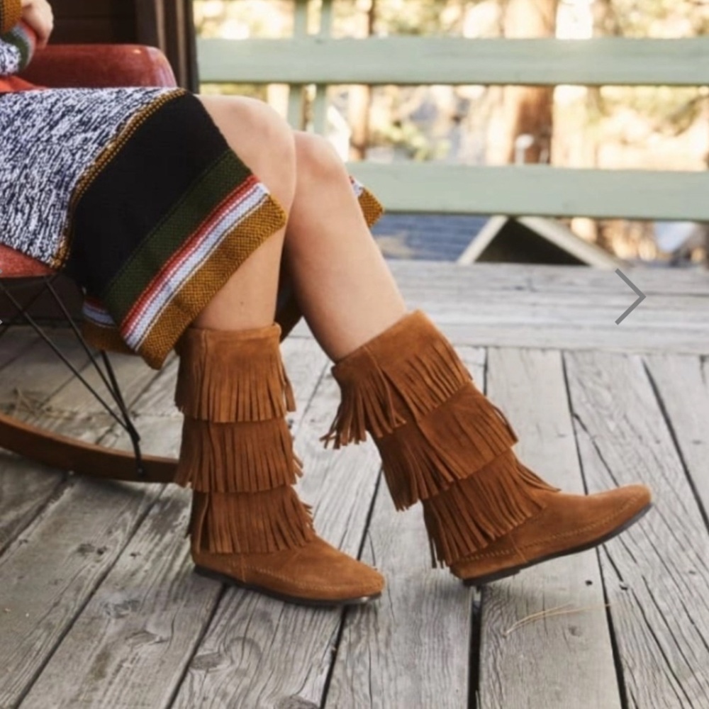 Minnetonka Women’s Fringe Boots size 8 brown suede leather authentic buckskin
